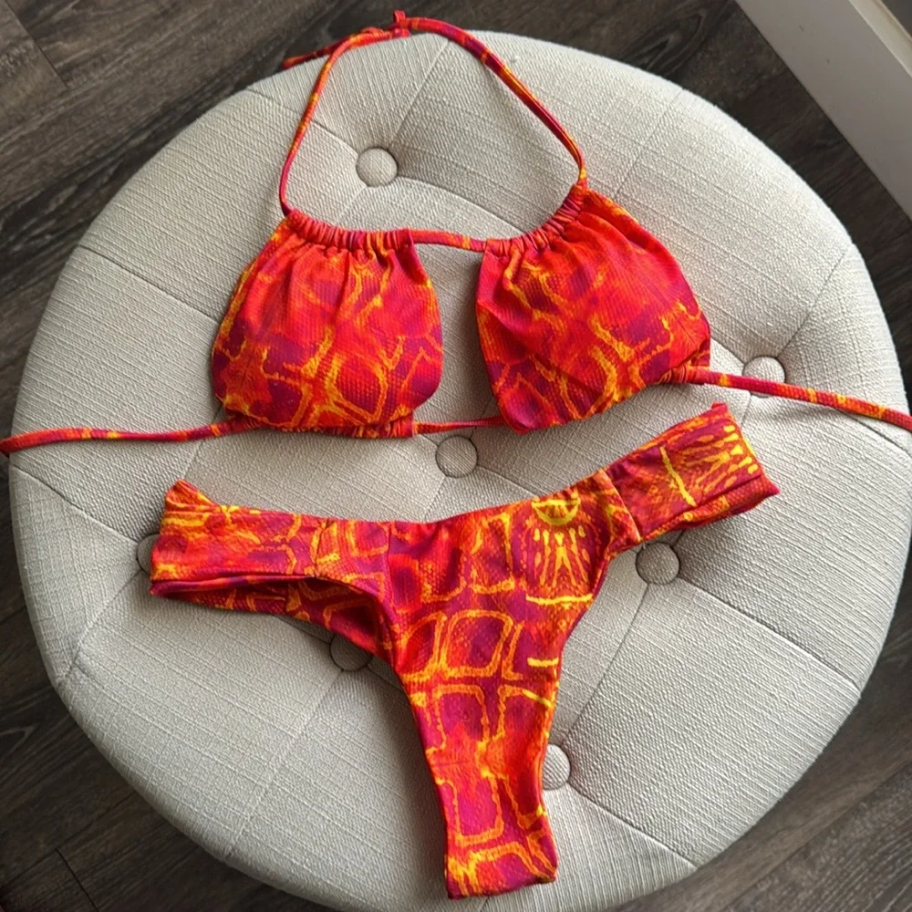Berry Beach lava bikini top and bottom set NWOT Small 🔥☀️👙 - Picture 3 of 4